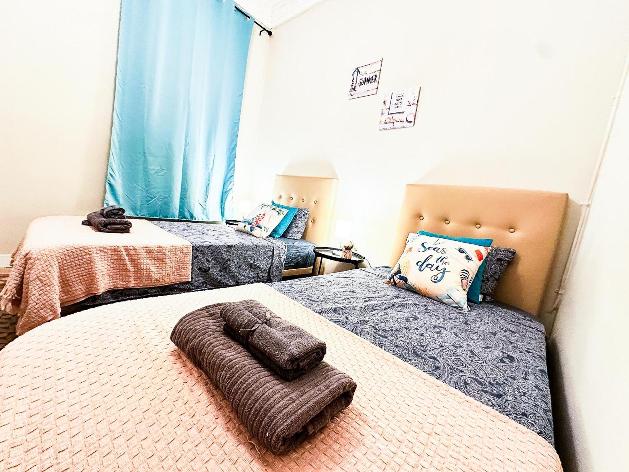 Hostal Oasis - Roger Lluria *