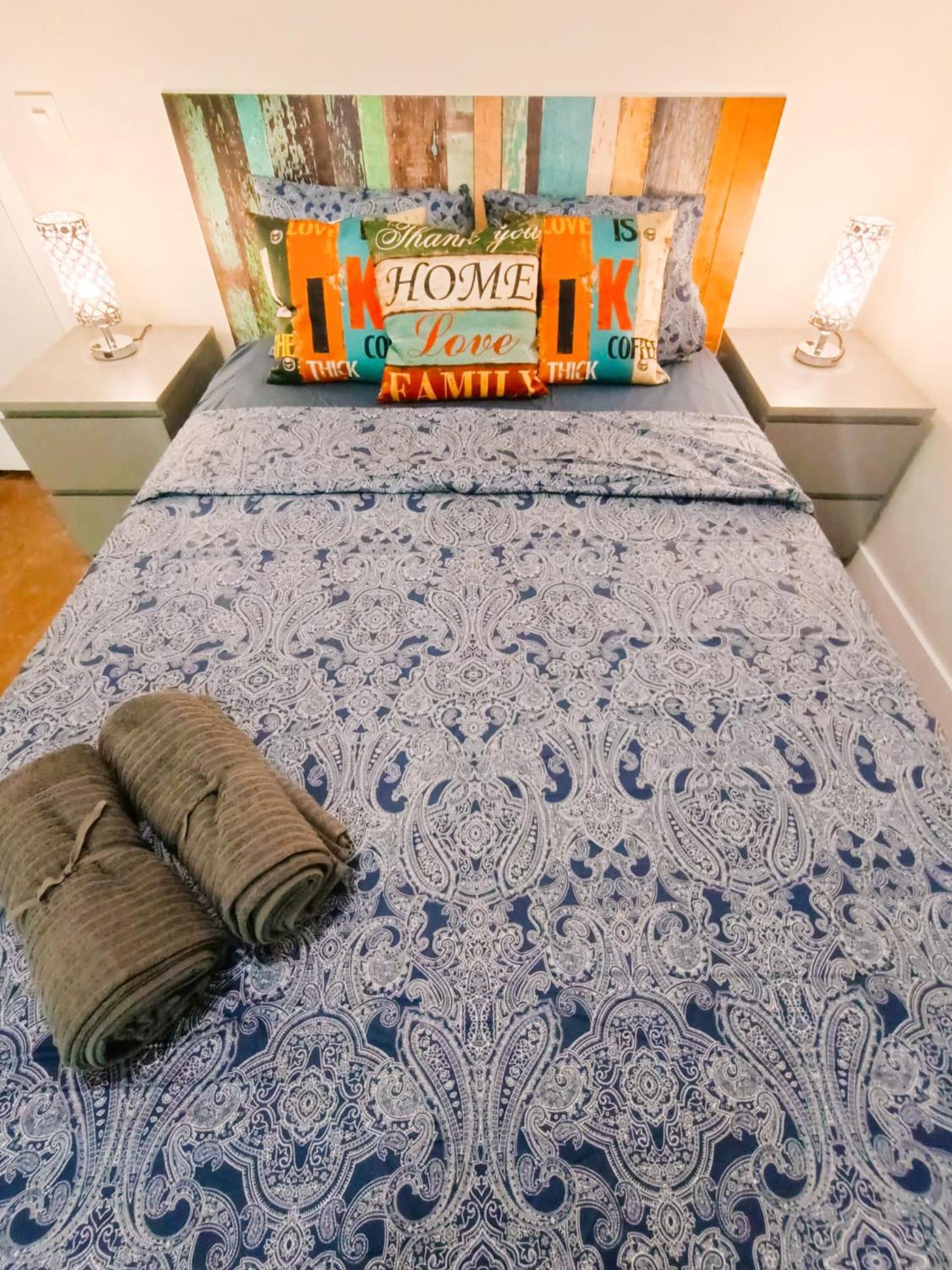 Oasis - Roger Lluria Hostal