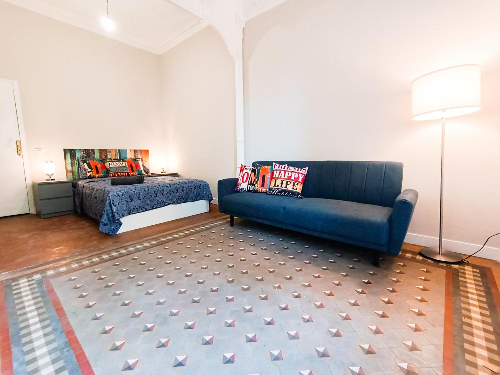 Oasis - Roger Lluria Hostal Barcelona