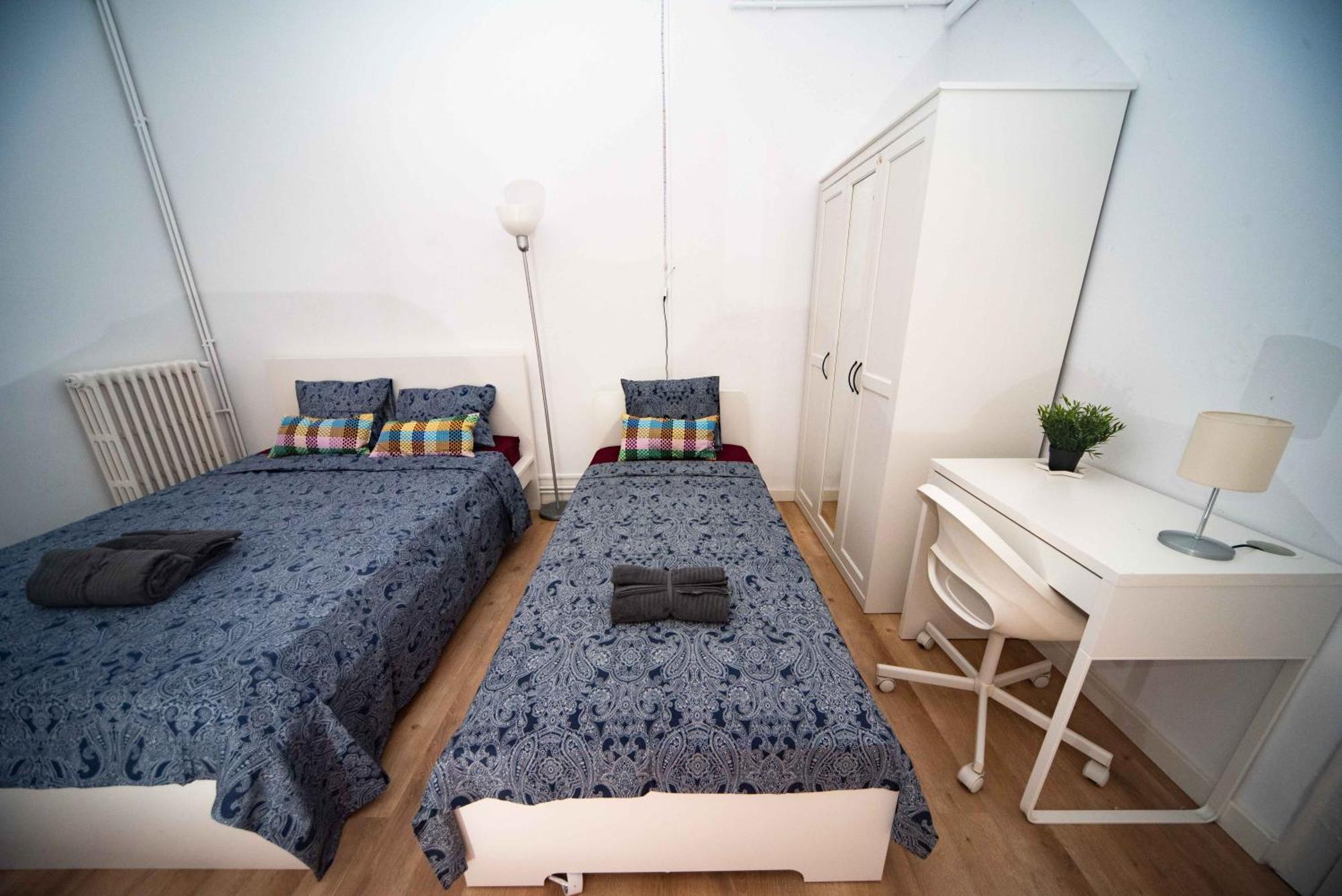 - Eixample Hostal Barcelona