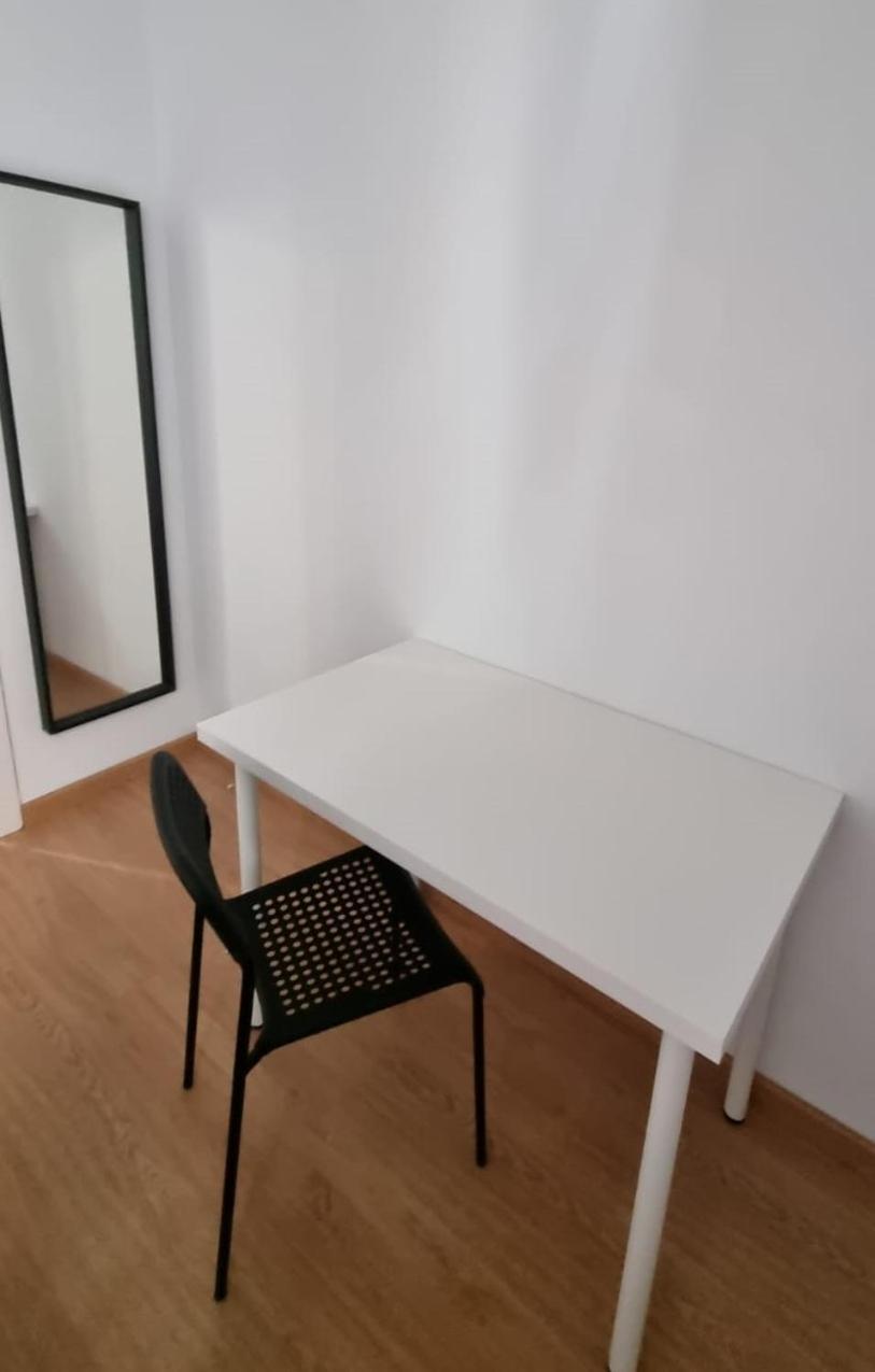 Hostal Ducq In Barcelona