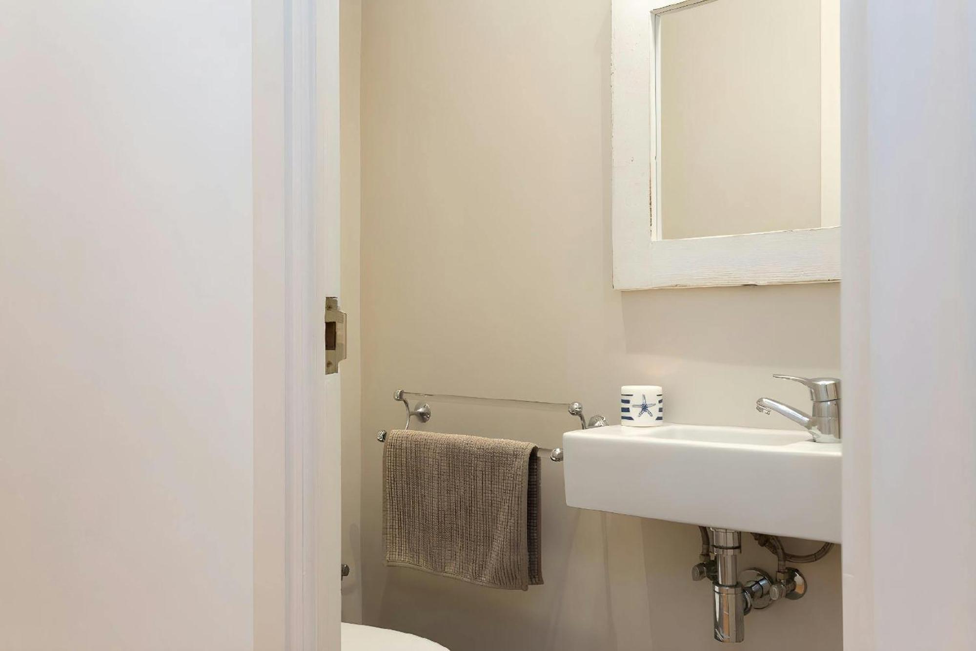 Apartment Filmoteca Sarria 1- Wifi Quiet Bright Comfi Barcelona