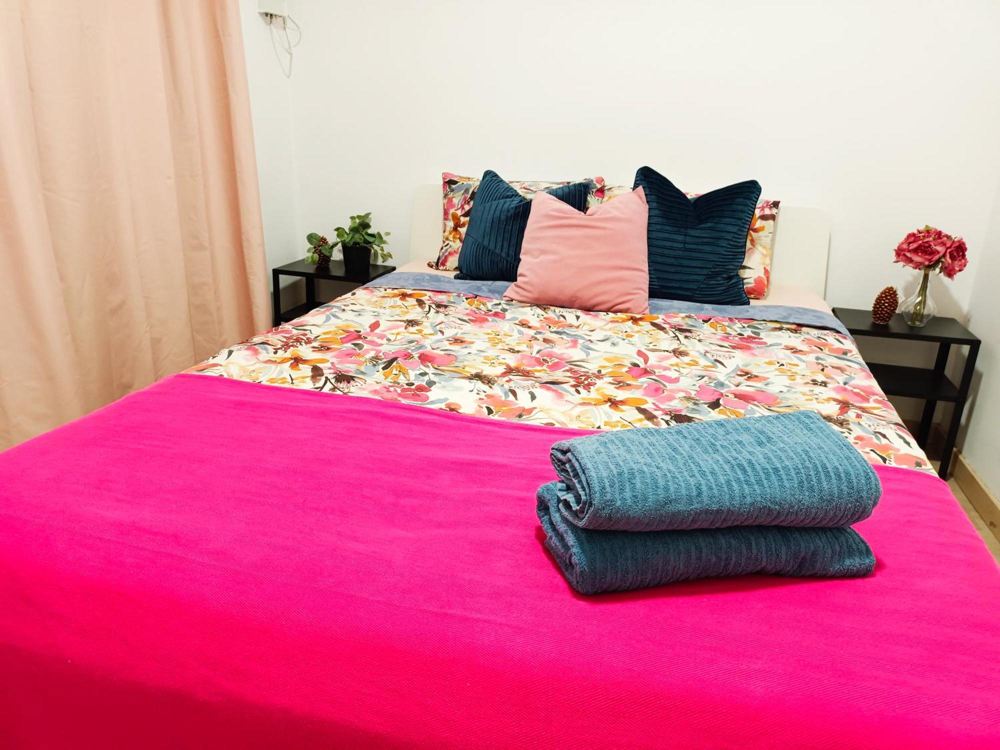 Hostal Sharing Flats In Gotico *