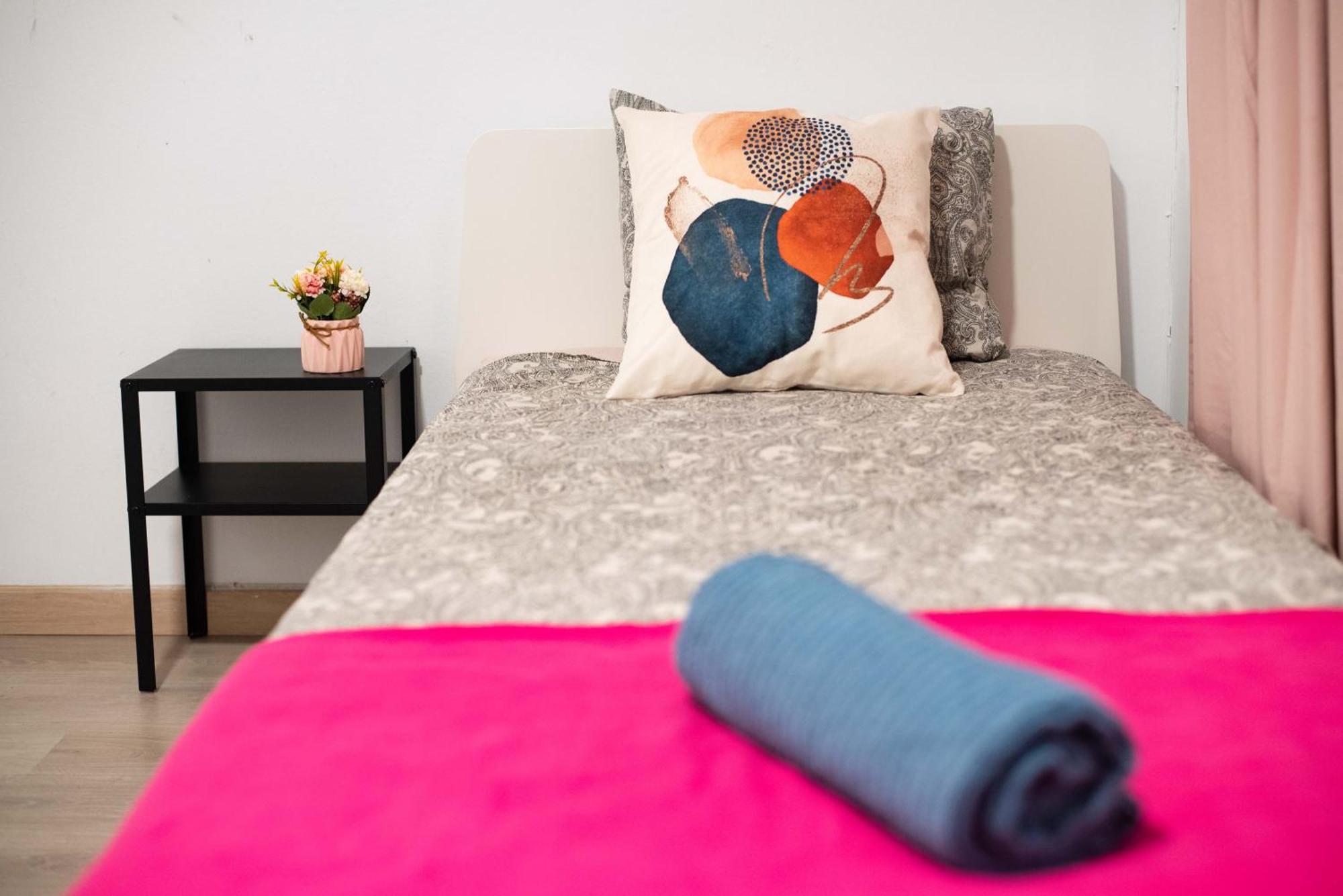 Hostal Sharing Flats In Gotico Barcelona