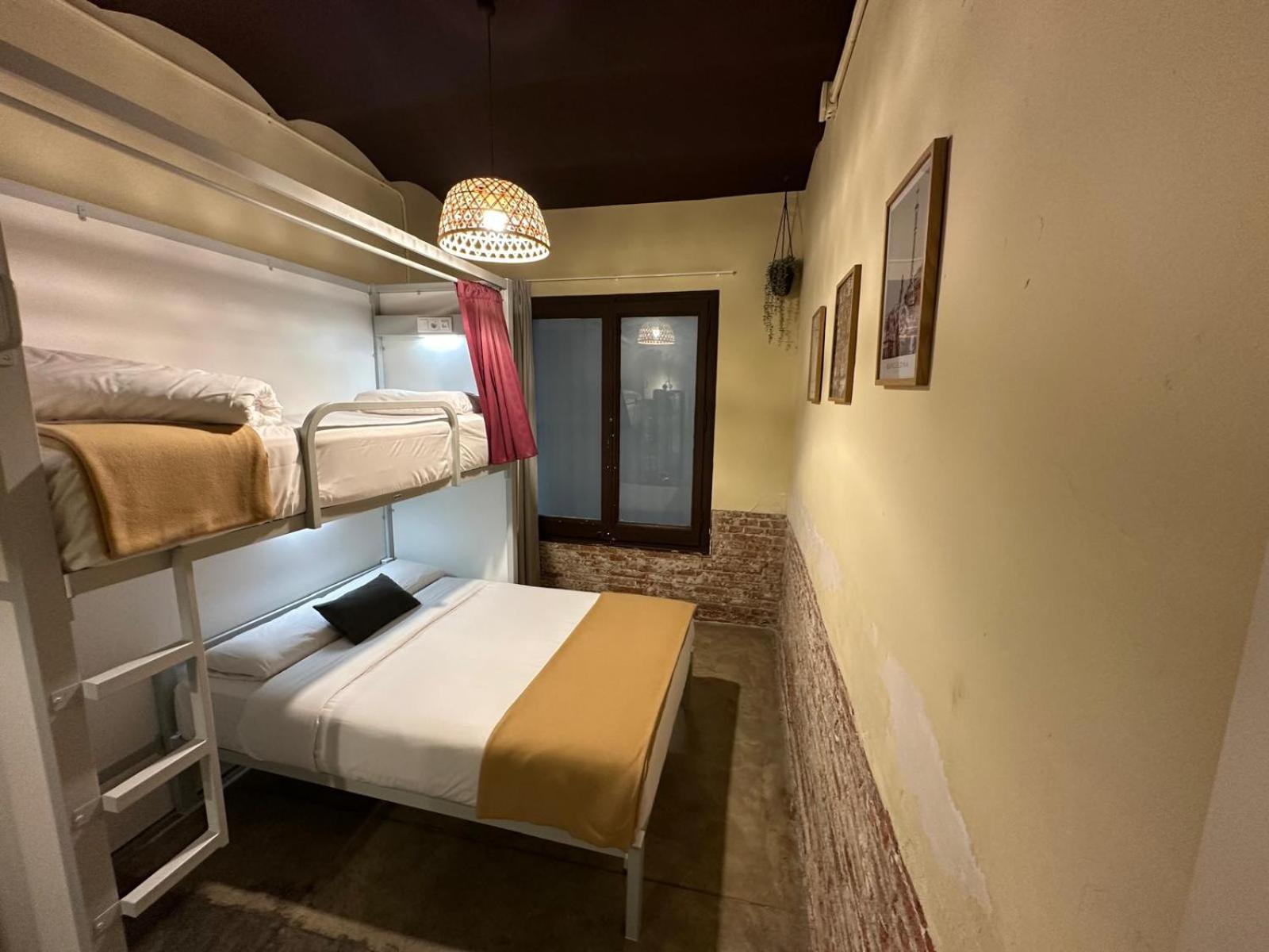 Hostal The Loft House *