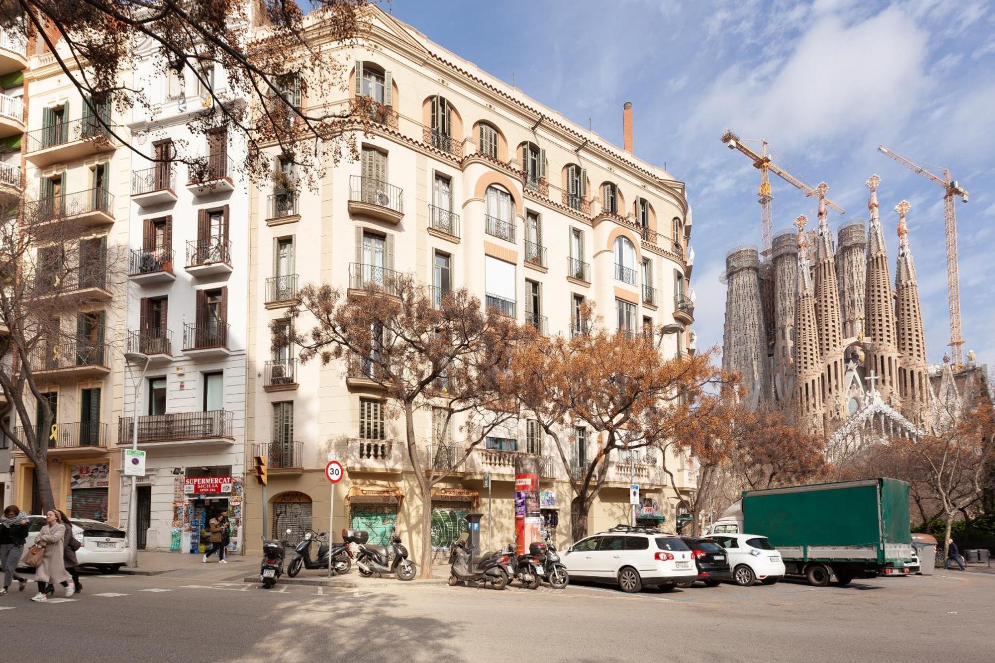Eixample Sagrada Familia Ii *