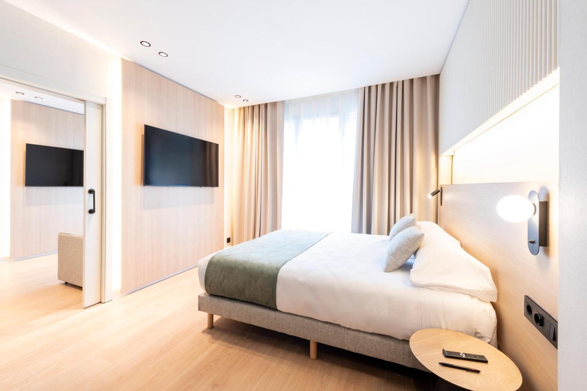 Atenea Calabria Apartahotel Barcelona