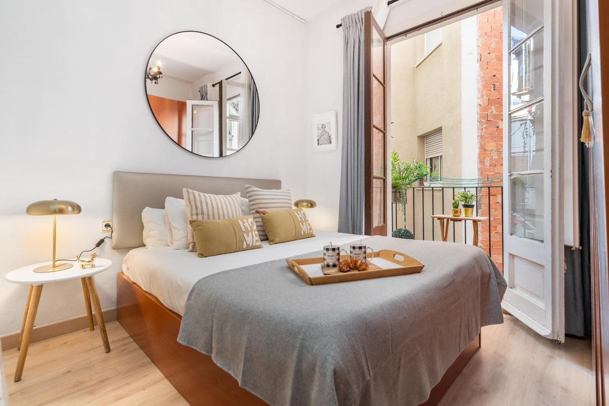 Fridays Flats Whisper-quiet Near Sagrada's Heart Barcelona