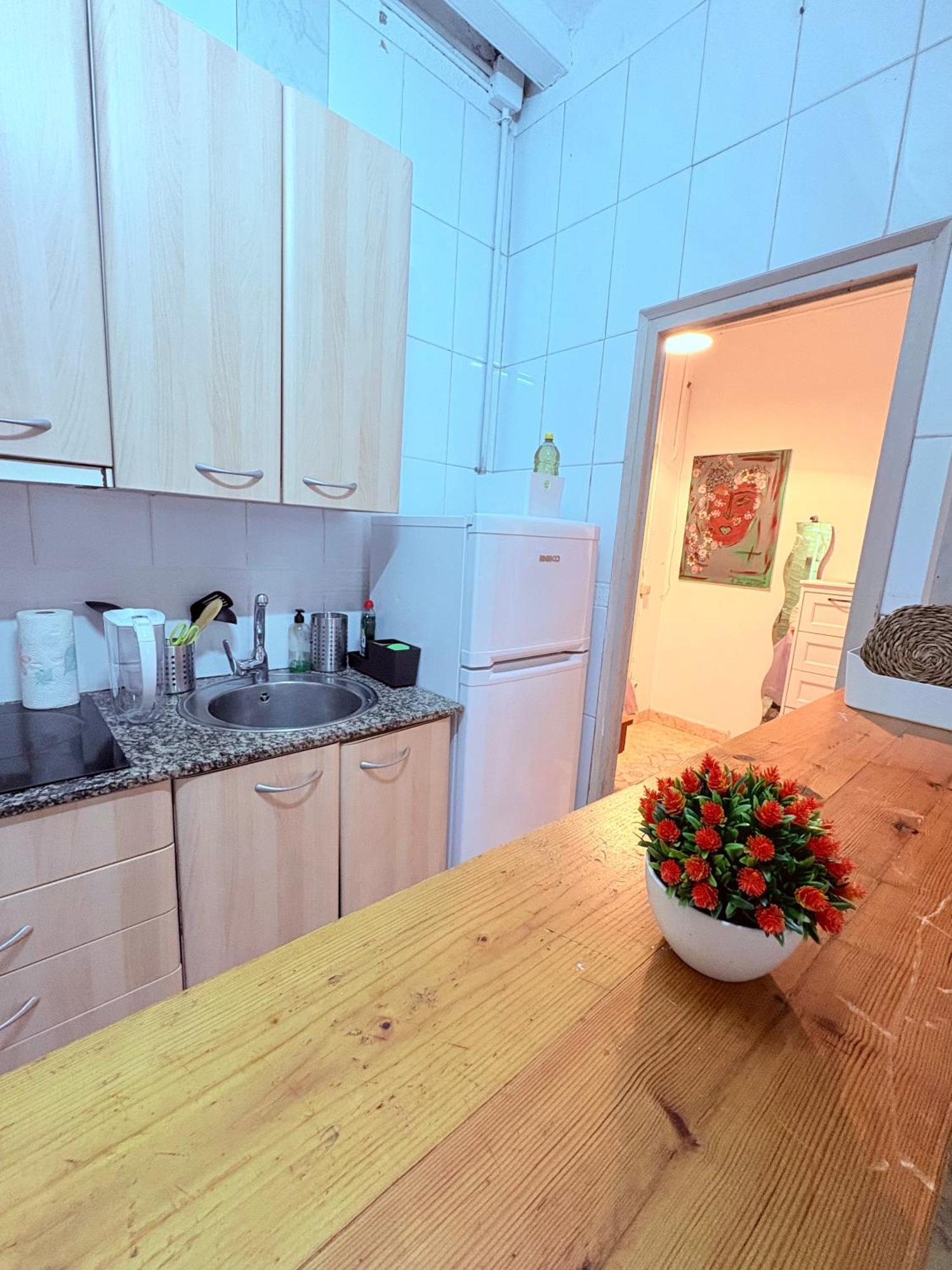 Amazing And Stylish Flat For 4 People With Breakfast Included 2 Blocks Away From Poblenou Apartment