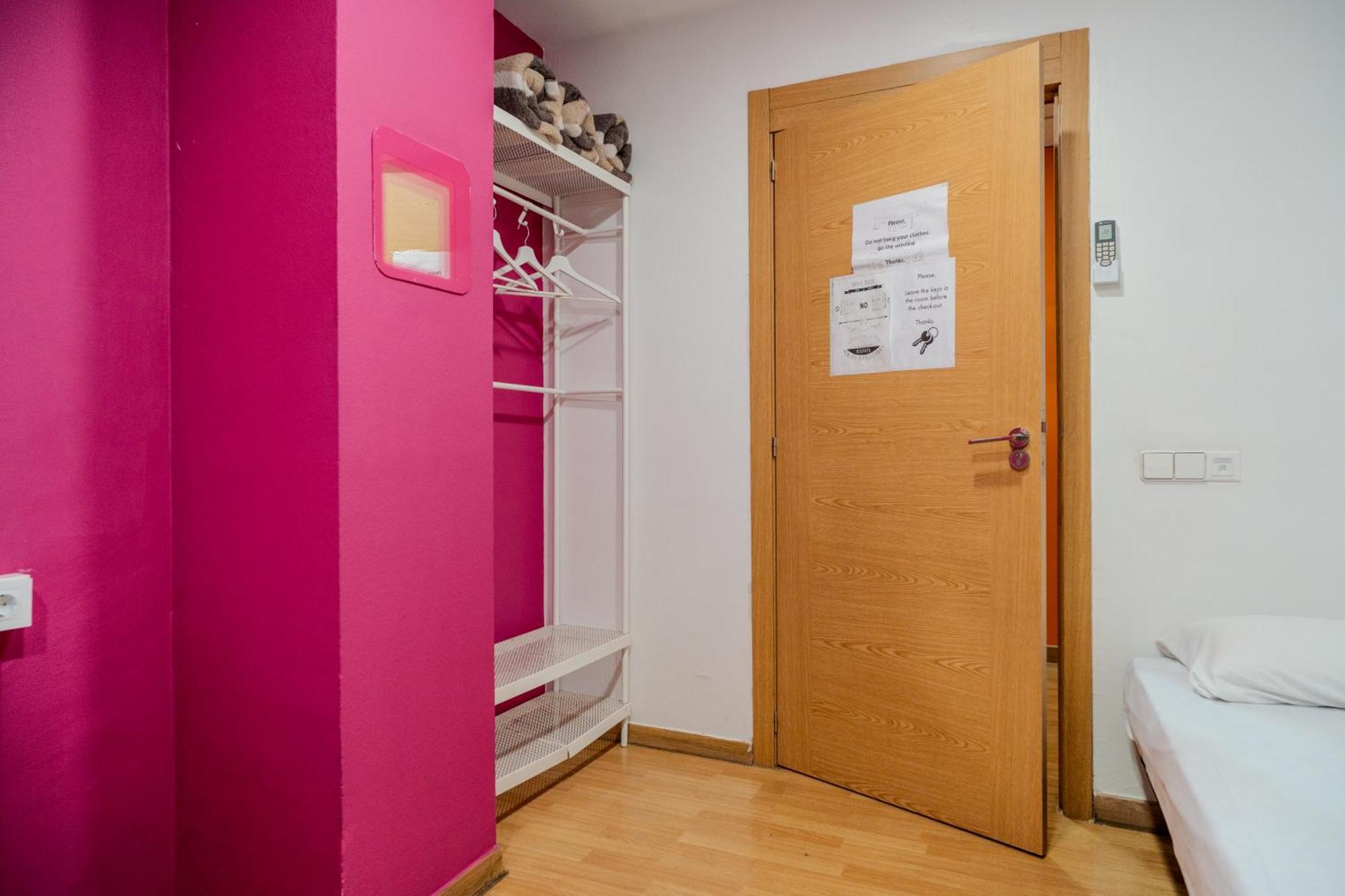 Holidaysbcn Hostel *