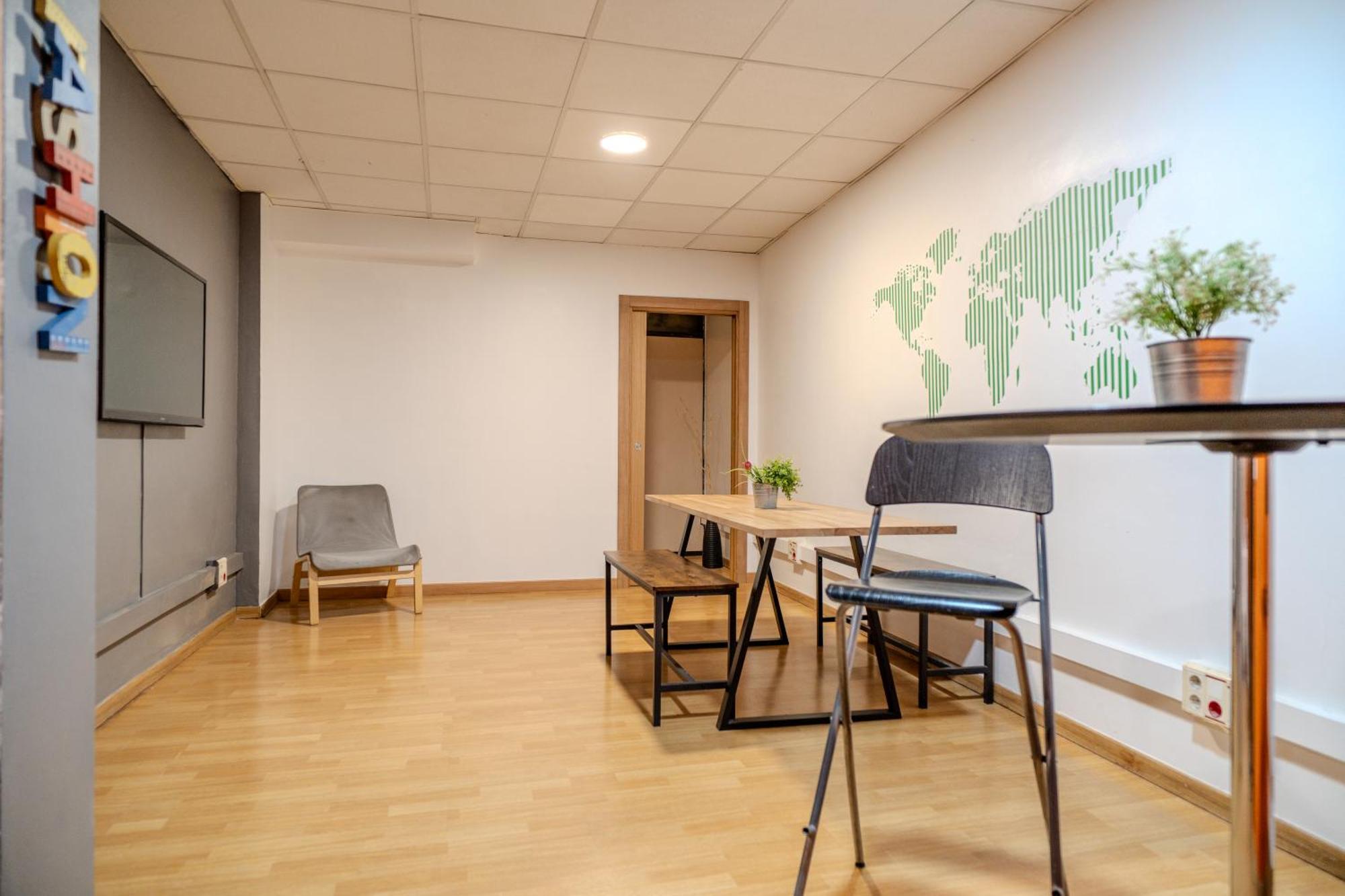 Hostel Holidaysbcn *