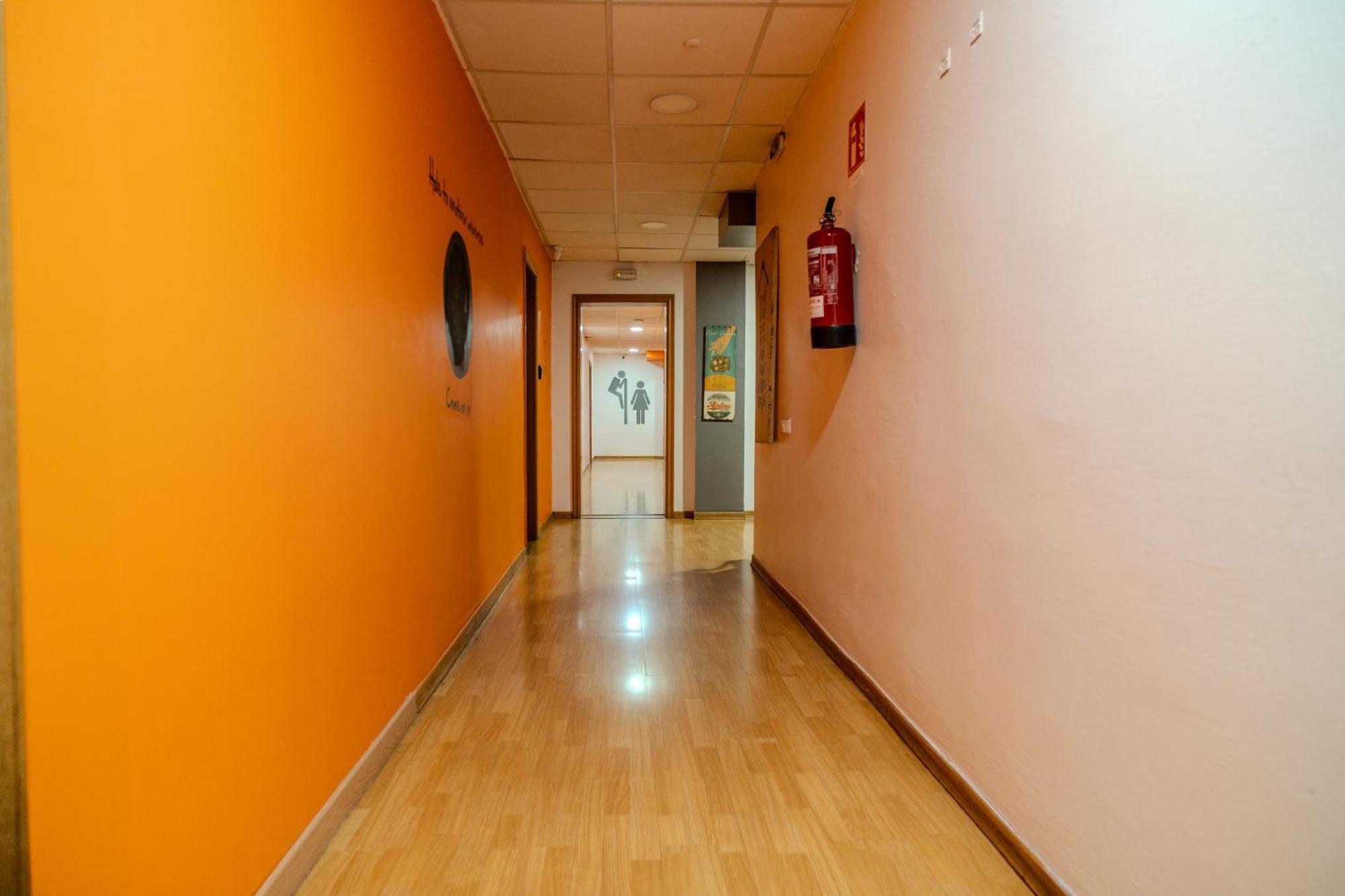 Holidaysbcn Hostel *