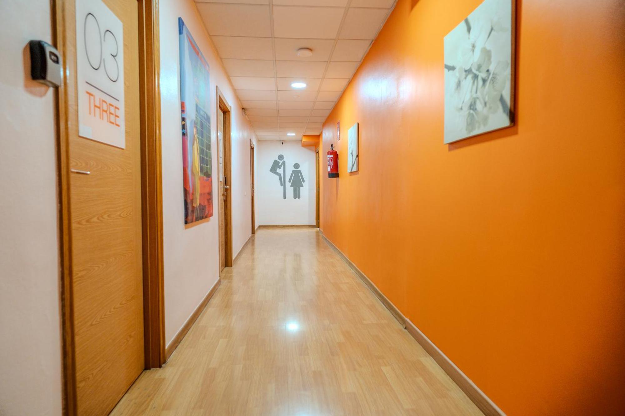 Holidaysbcn Hostel