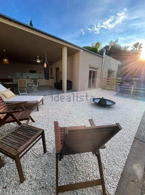 Сasa de vacaciones Stylish & Idyllic With Private Garden 5 Min Walking From South In Gava Mar Barcelona