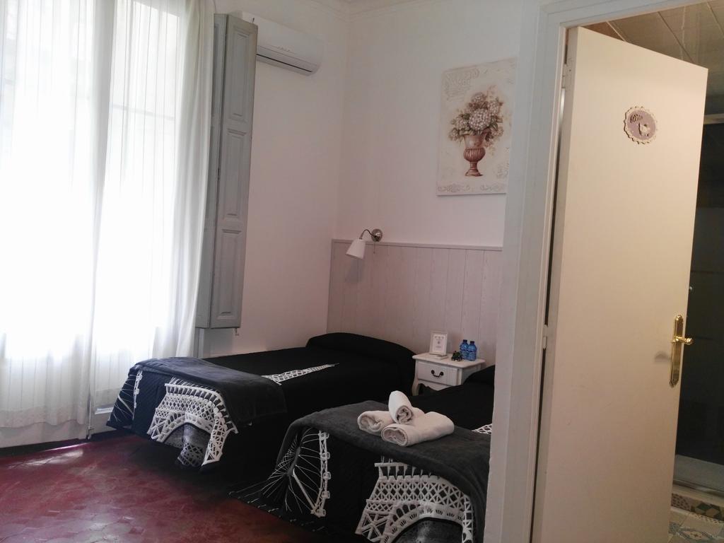 Dragonflybcn Guest house *