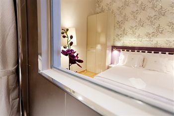 Vasanta Powered By Sonder Hotel