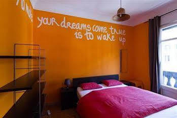 Hostal Buba House *