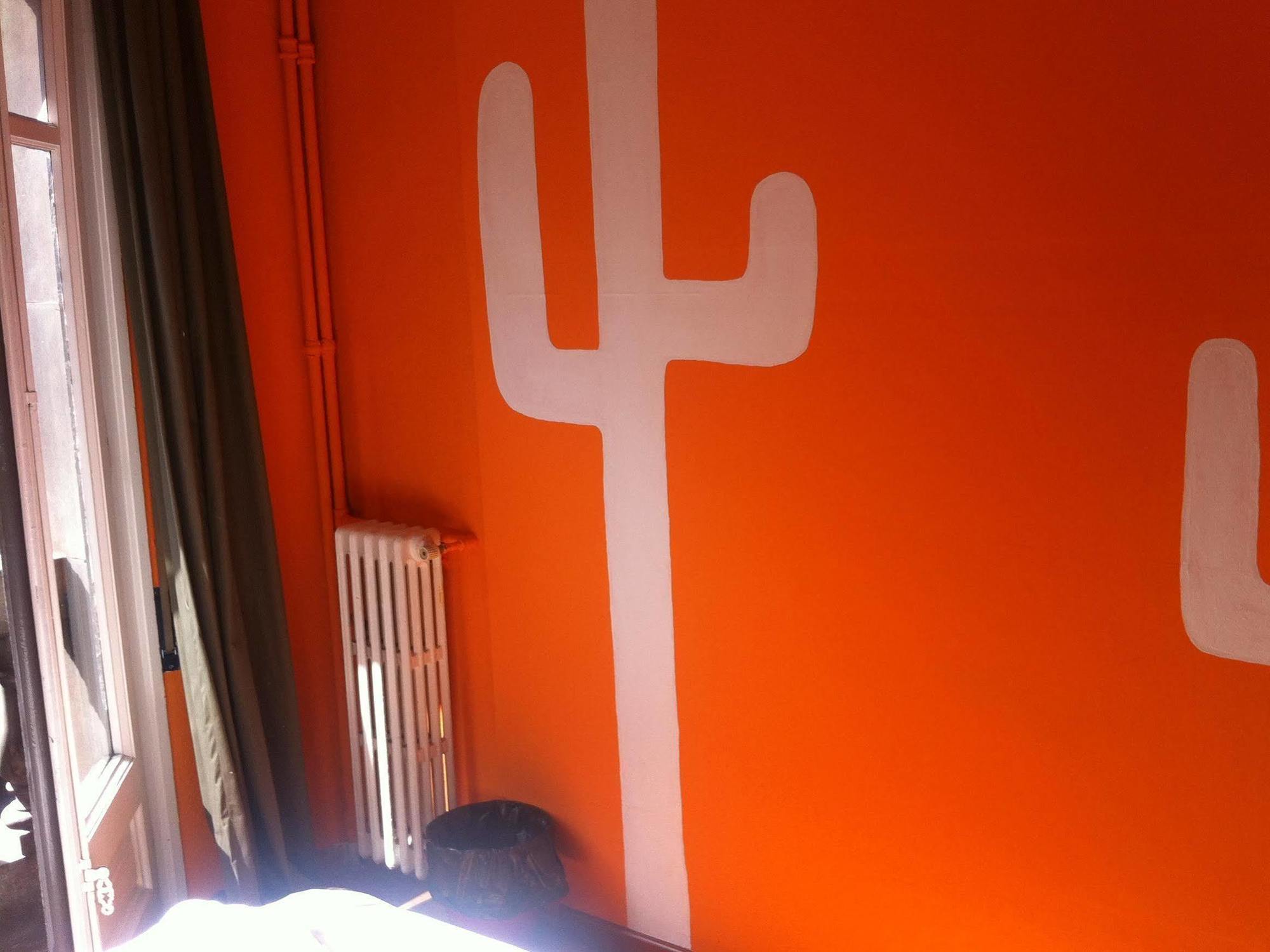 Hostal Buba House *