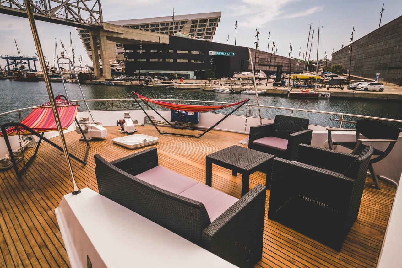 Motor Yacht Boatel Hotel en barco Barcelona