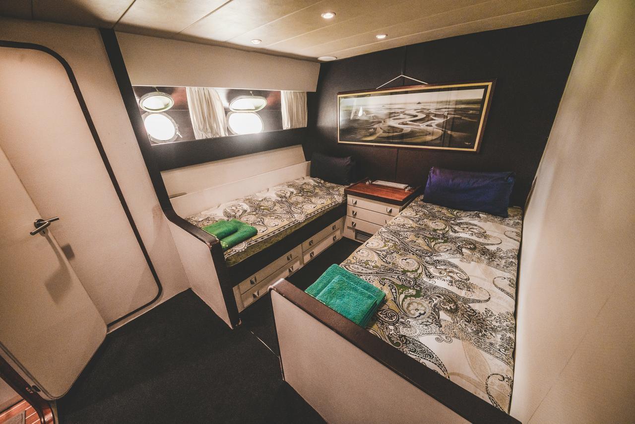 Motor Yacht Boatel Hotel en barco