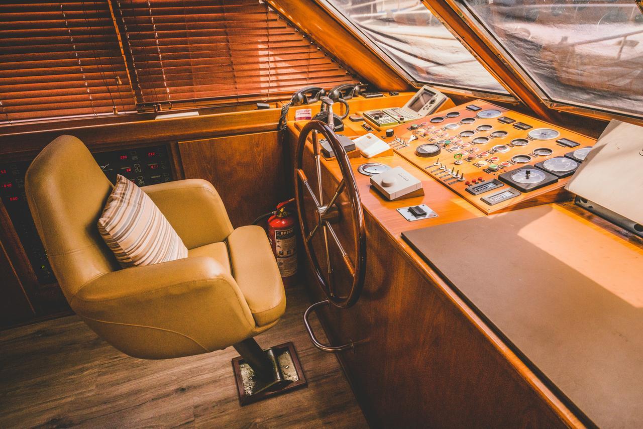 Motor Yacht Boatel Hotel en barco Barcelona